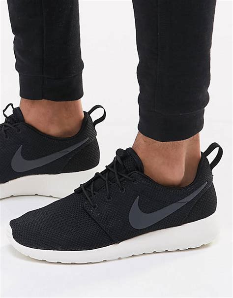 nike roshe run schwarz weiss herren|Schwarze Nike Roshe Run online kaufen .